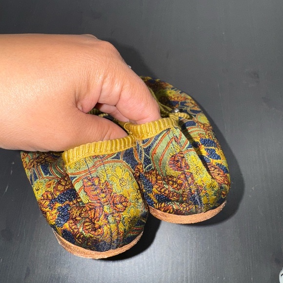 Vintage Evelyn Paul Paris brocade slippers with floral and paisley pattern - Picture 3 of 7